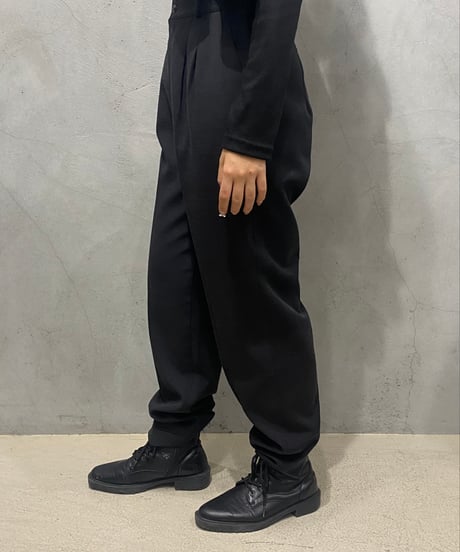 Tuck Tapered Pants BK