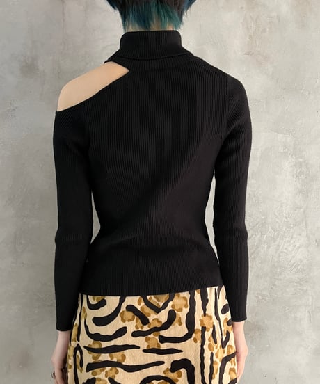 Slashed Shoulder Rib Turtle Knit BK