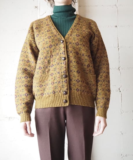 Small Pattern Vneck Cardigan YE