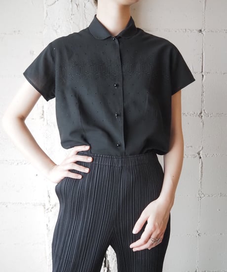 Open Callar Flower Embroidery Shirt BK