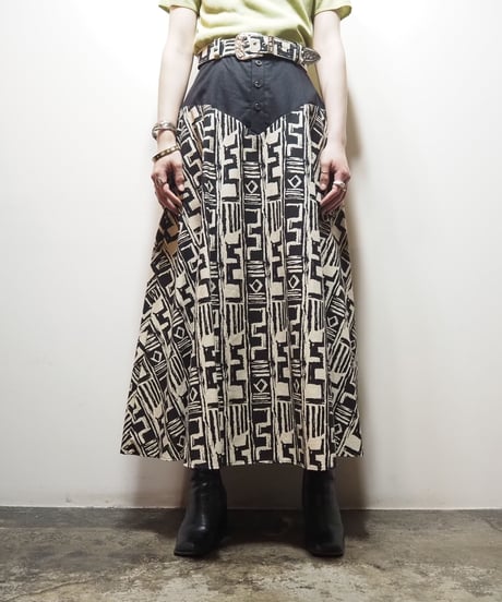 Yoke Waist Pattern Skirt BK