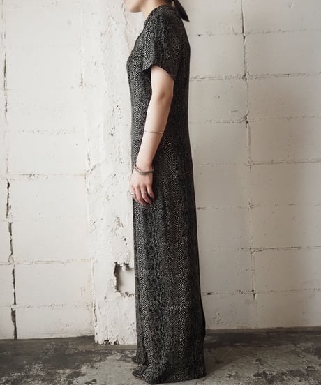 Cross Design Neck Cutsewn Dress BK