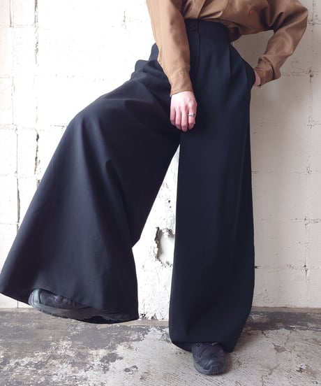 Super Wide Tuck Pants BK