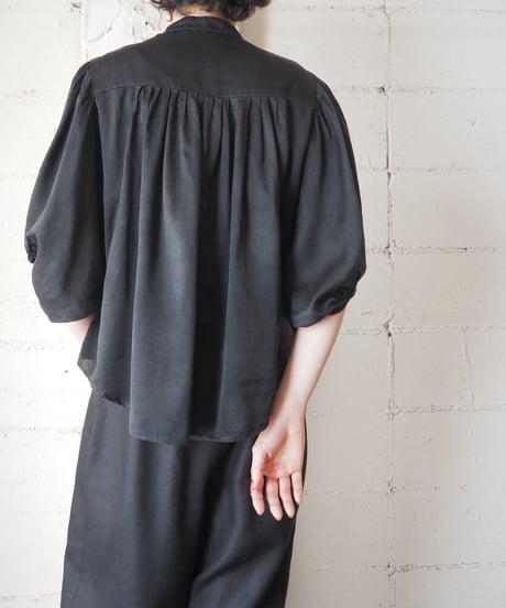 Stand Collar Voiume Sleeve Blouse BK