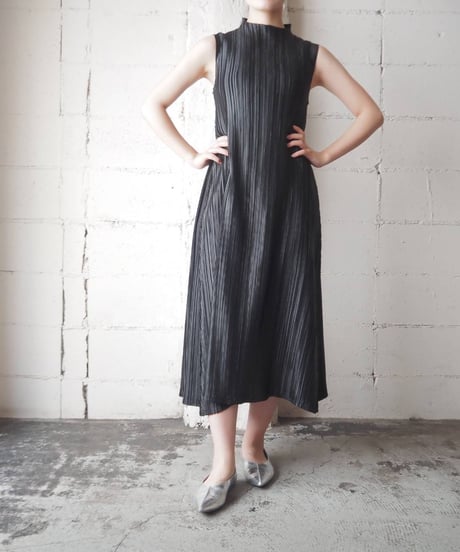 Sleeveless Pleated Flare Dress BK