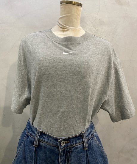 NIKE Logo Stitch Tee GR