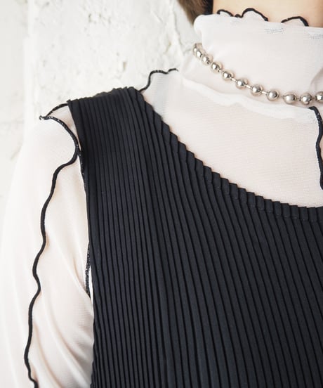 im Product Pleat Apron BK