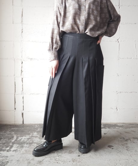Wide Pleats Gaucho Pants BK