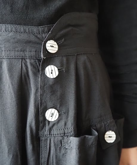 Side Button Design Skirt BK