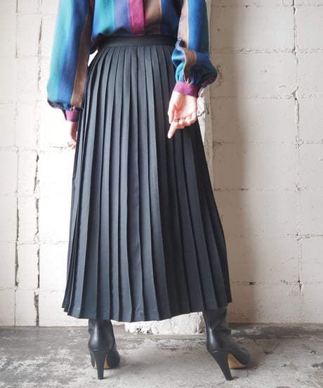 Side Button Pleated Skirt BK