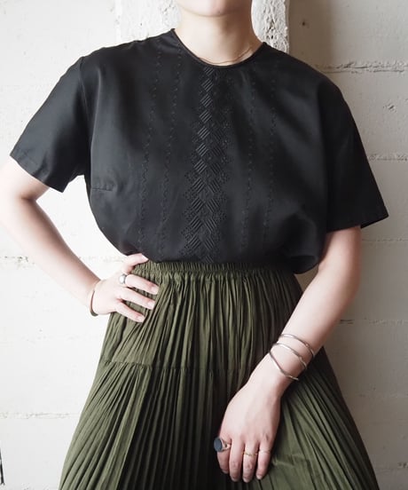 1960's Euro Cutwork Collarless Blouse BK