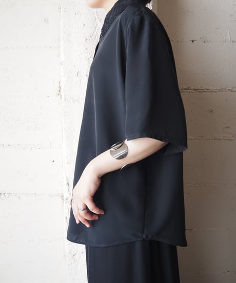 Lace Embroidery Collar Front Shirt BK