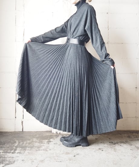 1970's Pleated Vneck Dress GR