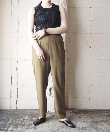 Pleated Sleeveless Blouse BK