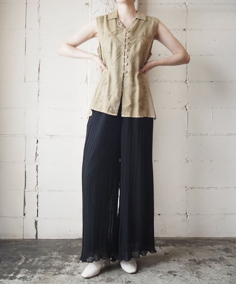 Embroidery Sleeveless Shirt KA