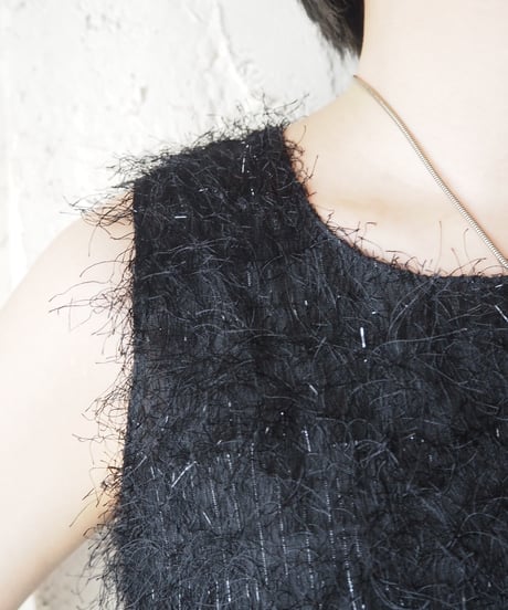 Shaggy Back Button Sleeveless Tops BK