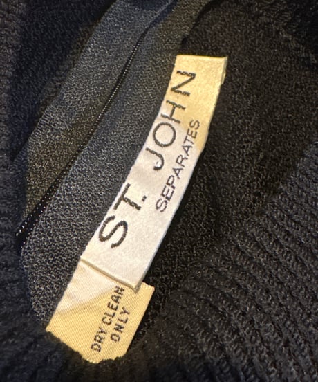 ST.JOHN Mock Neck Back Zip Knit Tops BK