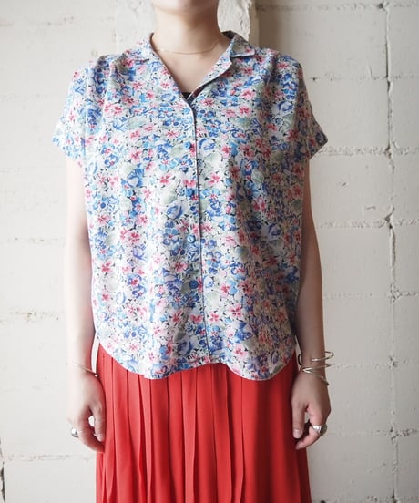 Flower Pattern Operation Collar Blouse WHBL