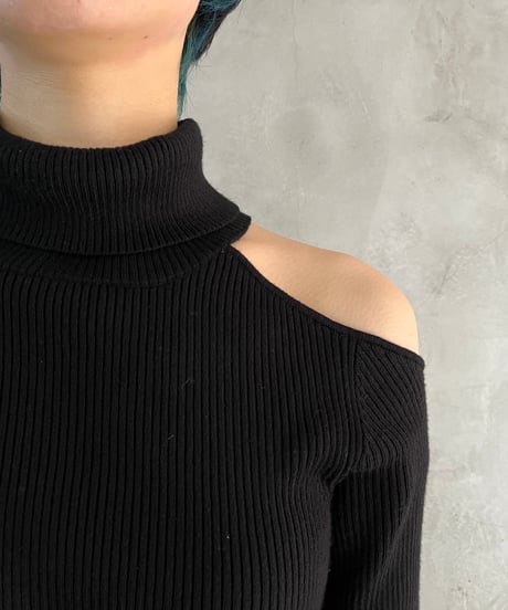 Slashed Shoulder Rib Turtle Knit BK