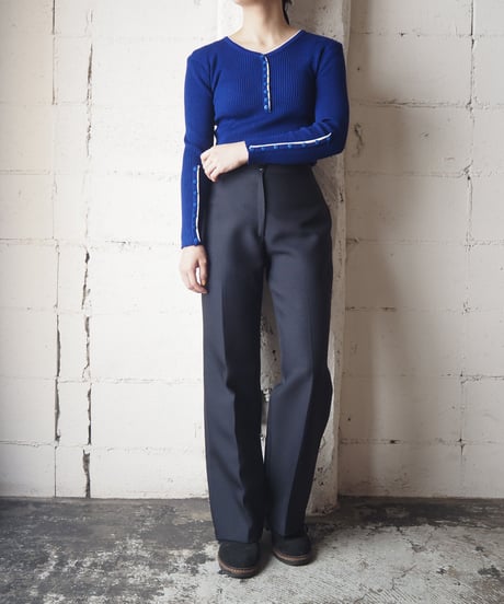 Many Button Line Knit  BL
