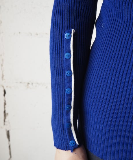 Many Button Line Knit  BL
