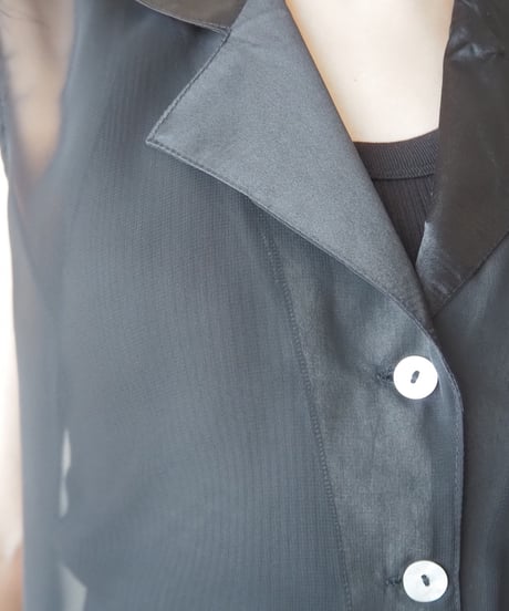 Sleeveless Satin Collar Shirt BK