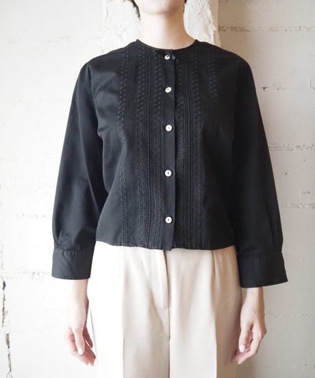 1960's EURO Collarless Embroidery Blouse BK