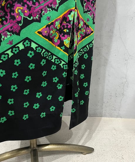 Psychedelic Pattern Mock Neck Dress GNBK