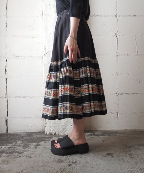 1970's Pleated Paisley Volume Hem Tiered Skirt BK