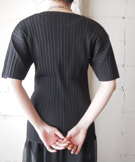 S/S Collarless Pleated Tops BK