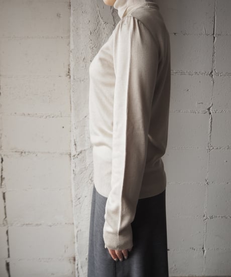 Bicolor Curve Design Turtle Neck Knit BEKA