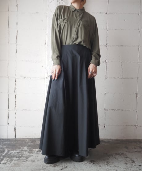 Volume Tuck Skirt BK