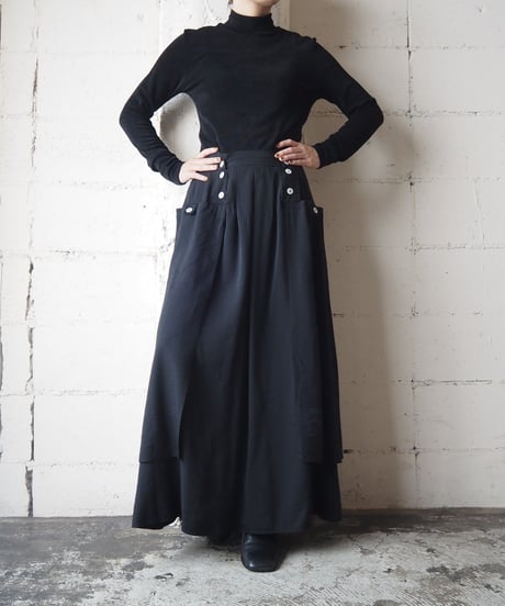 Side Button Design Skirt BK