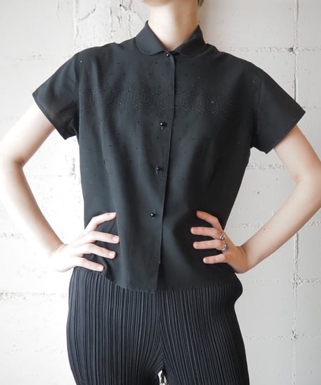 Open Callar Flower Embroidery Shirt BK