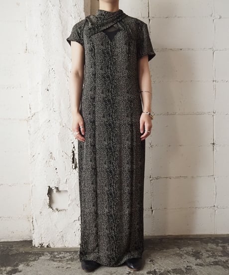 Cross Design Neck Cutsewn Dress BK