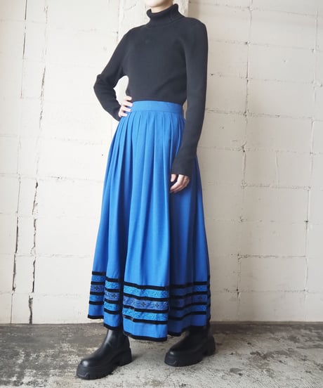 Embroidery × Velour Ribbon Flared Skirt BL BK