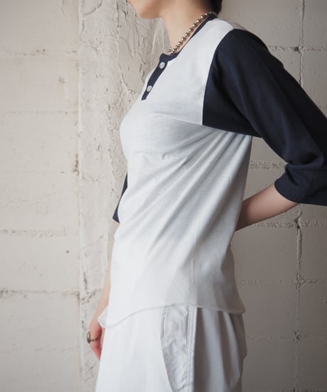 Henly Neck Bicolor Raglan Tee NVWH