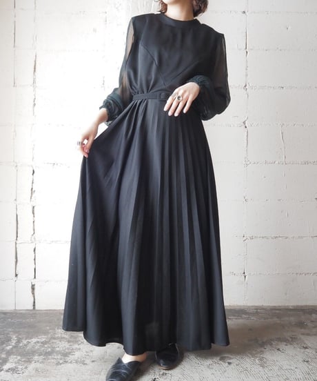 1970's Seethrough Sleeve Pleated Dress BK