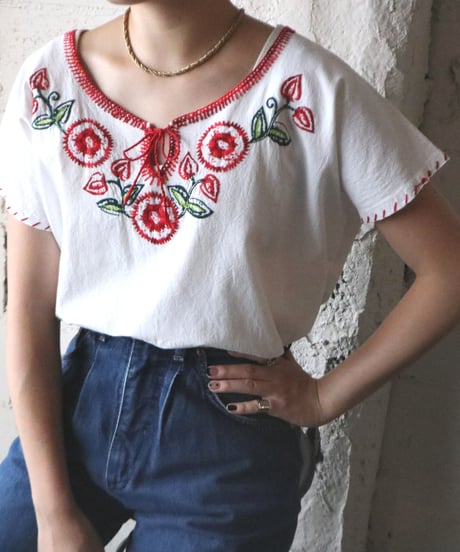 Flower Embroidery Blouse WHRE