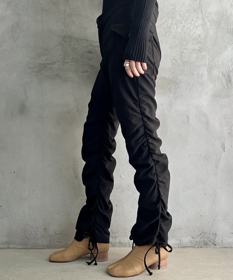 Side Gather Design Slim Pants BK