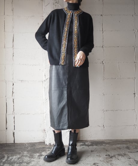 Collarless Beads Design Knit Cardigan BK