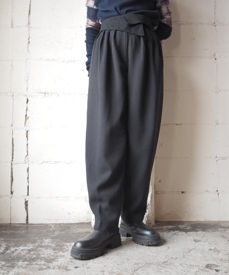 Waist Design Tuck Pants BK