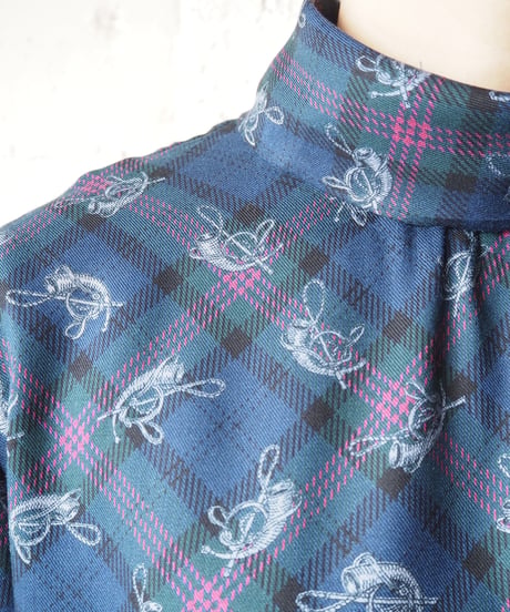 Turn Over Collar Check Blouse NVGR