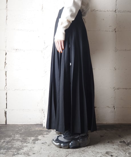 Side Button Pleated Skirt BK