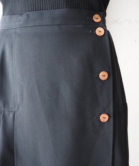 Front Button Medium Pleats Skirt BK