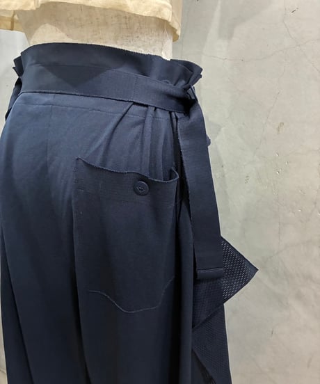 1325. ISSEY  MIYAKE Side Belted Wide Pants NV