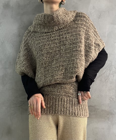 Volume Turtle Neck Knit Vest BE