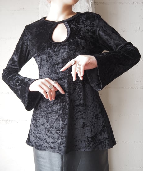 Velour Peekaboo Flare Sleeve Cutsewn BK