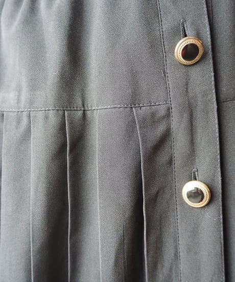 Collarless Pleated Dress BK