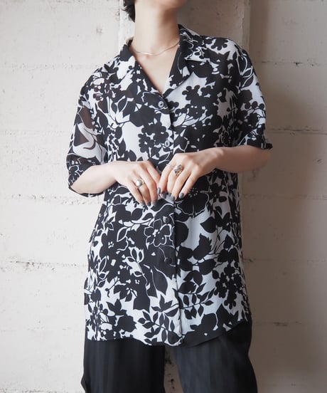 ATTENTION Floral Pattern Open Collar Shirt BKWH